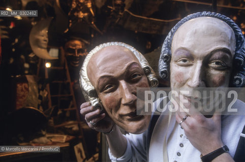 Venice Carnival 1998 dedicated to Giacomo Casanova. Masks of Casanova made in the workshop I Mascareri of Massimo Boldrin / Carnevale di Venezia 1998 dedicato a Giacomo Casanova. Maschere di Casanova prodotte nel laboratorio I mascareri di Masmo Boldrin - ©Marcello Mencarini/Rosebud2