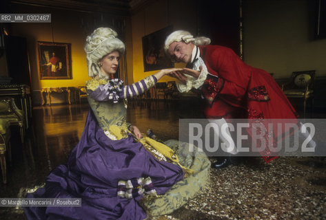 Venice Carnival 1998 dedicated to Giacomo Casanova. Eighteenth century  style masked ball at Palazzo Pisani Moretta / Venice Carnival 1998 dedicated to Giacomo Casanova. Eighteenth century masked ball style at Palazzo Pisani Moretta / Carnevale di Venezia 1998 dedicato a Giacomo Casanova. Ballo in maschera in costumi del Settecento a Palazzo Pisani Moretta  - ©Marcello Mencarini/Rosebud2