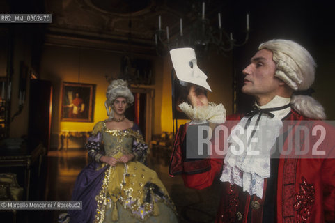 Venice Carnival 1998 dedicated to Giacomo Casanova. Eighteenth century  style masked ball at Palazzo Pisani Moretta / Venice Carnival 1998 dedicated to Giacomo Casanova. Eighteenth century masked ball style at Palazzo Pisani Moretta / Carnevale di Venezia 1998 dedicato a Giacomo Casanova. Ballo in maschera in costumi del Settecento a Palazzo Pisani Moretta  - ©Marcello Mencarini/Rosebud2