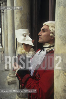 Venice Carnival 1998 dedicated to Giacomo Casanova. Eighteenth century  style masked ball at Palazzo Pisani Moretta / Venice Carnival 1998 dedicated to Giacomo Casanova. Eighteenth century masked ball style at Palazzo Pisani Moretta / Carnevale di Venezia 1998 dedicato a Giacomo Casanova. Ballo in maschera in costumi del Settecento a Palazzo Pisani Moretta  - ©Marcello Mencarini/Rosebud2