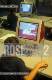 Children at computer / Bambini al computer - ©Marcello Mencarini/Rosebud2