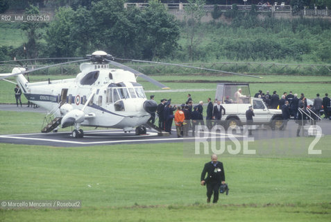 Rome, Tor Vergata, 1st May 2000. Pope John Paul II arrives for celebrating The Jubilee of Workers / Roma, Tor Vergata, Papa Giovanni Paolo II arriva per celebrare il Giubileo dei lavoratori - ©Marcello Mencarini/Rosebud2