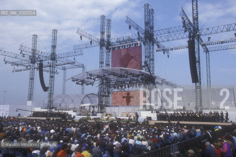 Rome, Tor Vergata, May 1, 2000. Pope John Paul II celebrating the Jubilee of Workers / Roma, Tor Vergata, 1 maggio 2000. papa Giovanni paolo II celebra il Giubileo dei Lavoratori - ©Marcello Mencarini/Rosebud2
