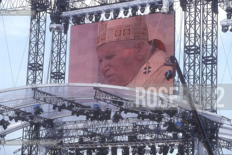 Rome, Tor Vergata, May 1, 2000. Pope John Paul II celebrating the Jubilee of Workers / Roma, Tor Vergata, 1 maggio 2000. papa Giovanni paolo II celebra il Giubileo dei Lavoratori - ©Marcello Mencarini/Rosebud2