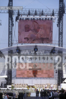 Rome, Tor Vergata, May 1, 2000. Pope John Paul II celebrating the Jubilee of Workers / Roma, Tor Vergata, 1 maggio 2000. papa Giovanni paolo II celebra il Giubileo dei Lavoratori - ©Marcello Mencarini/Rosebud2