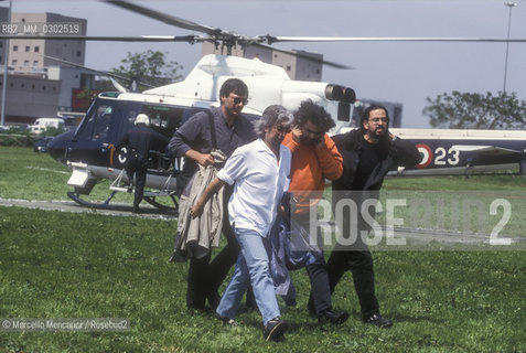 Rome, Tor Vergata, 1st May 2000. Singer Andrea Bocelli arrives with his brother Alberto and his agent Michele Torpedine at the Concert of 1st May, a free annual concert that hosts the greatest Italian artists and some international guests. The event normally takes place in Piazza San Giovanni, but this year, for the Jubilee, is held in the University area of Tor Vergata / Roma, Tor Vergata, concerto del primo maggio 2000. Andrea Bocelli arriva con suo fratello Alberto e il suo agente Michele Torpedine al Concerto del primo maggio - ©Marcello Mencarini/Rosebud2