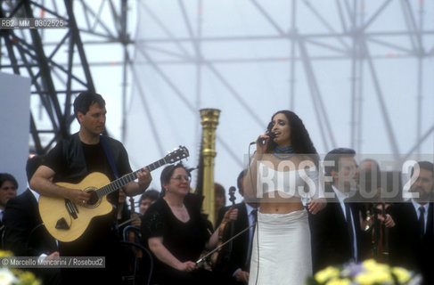Rome, Tor Vergata, Concert of 1st May 2000. Israeli singer Noa performing / Roma, Tor Vergata, Roma, Concerto del primo maggio 2000. La cantante Noa sul palco - ©Marcello Mencarini/Rosebud2
