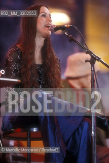Rome, Tor Vergata, Concert of 1st May 2000. American singer-songwriter Alanis Morrissette performing / Roma, Tor Vergata, Roma, Concerto del primo maggio 2000. La cantante Alanis Morrissette sul palco - ©Marcello Mencarini/Rosebud2