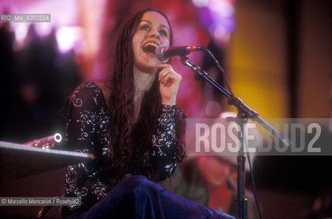 Rome, Tor Vergata, Concert of 1st May 2000. American singer-songwriter Alanis Morrissette performing / Roma, Tor Vergata, Roma, Concerto del primo maggio 2000. La cantante Alanis Morrissette sul palco - ©Marcello Mencarini/Rosebud2