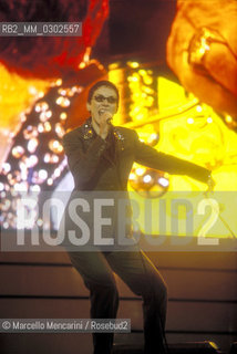 Rome, Tor Vergata, Concert of 1st May 2000. Vocalist from the group Eurythmics, Annie Lennox performing / Roma, Tor Vergata, Roma, Concerto del primo maggio 2000. La cantante Annie Lennox degli Eurythmics sul palco - ©Marcello Mencarini/Rosebud2