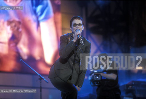 Rome, Tor Vergata, Concert of 1st May 2000. Vocalist from the group Eurythmics, Annie Lennox performing / Roma, Tor Vergata, Roma, Concerto del primo maggio 2000. La cantante Annie Lennox degli Eurythmics sul palco - ©Marcello Mencarini/Rosebud2