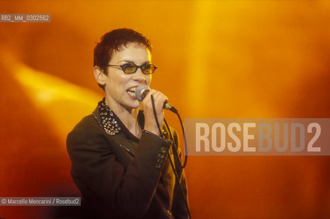 Rome, Tor Vergata, Concert of 1st May 2000. Vocalist from the group Eurythmics, Annie Lennox performing / Roma, Tor Vergata, Roma, Concerto del primo maggio 2000. La cantante Annie Lennox degli Eurythmics sul palco - ©Marcello Mencarini/Rosebud2