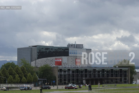 Kassel, Staatstheater and Documenta Halle, one of the seats of Documenta 2007 / Kassel, Staatstheater e Documenta Halle, una delle sedi di Documenta 2007 - ©Marcello Mencarini/Rosebud2