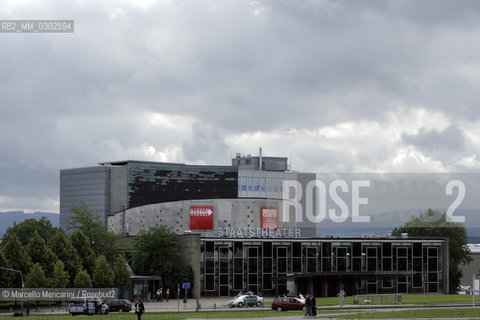 Kassel, Staatstheater and Documenta Halle, one of the seats of Documenta 2007 / Kassel, Staatstheater e Documenta Halle, una delle sedi di Documenta 2007 - ©Marcello Mencarini/Rosebud2