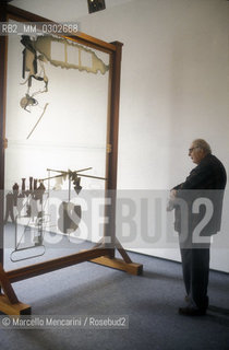 Venice, 1993. Marcel Duchamp Exhibition at Palazzo Grassi. The Large Glass, Venice 1993 / Venezia, 1993. Mostra su Marcel Duchamp a Palazzo Grassi. Il grande vetro - ©Marcello Mencarini/Rosebud2