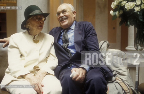 Venice, 1993. Marcel Duchamp Exhibition at Palazzo Grassi. Marcel Duchamps widow Alexina Duchamp and art critic Pontus Hulten / Venezia, 1993. Mostra su Marcel Duchamp a Palazzo Grassi. Alexina Duchamp, vedova di Marcel Duchamp, e il critico darte Pontus Hulten - ©Marcello Mencarini/Rosebud2