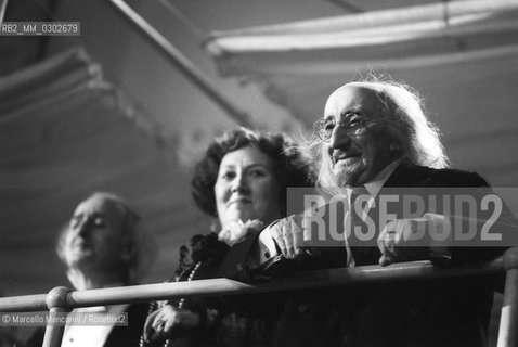 Actors on the set of the movie E la nave va (And the Ship Sails On) by Federico Fellini, Cinecittà Studios, Rome 1983 / Attori sul set del film E la nave va di Federico Fellini, Studi cinematografici di Cinecittà, Roma 1983 - ©Marcello Mencarini/Rosebud2
