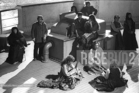 On the set of the movie E la nave va (And the Ship Sails On) by Federico Fellini, Cinecittà Studios, Rome 1983 / Sul set del film E la nave va di Federico Fellini, Studi cinematografici di Cinecittà, Roma 1983 - ©Marcello Mencarini/Rosebud2