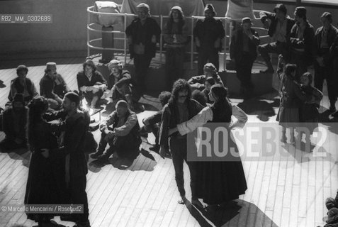 On the set of the movie E la nave va (And the Ship Sails On) by Federico Fellini, Cinecittà Studios, Rome 1983 / Sul set del film E la nave va di Federico Fellini, Studi cinematografici di Cinecittà, Roma 1983 - ©Marcello Mencarini/Rosebud2