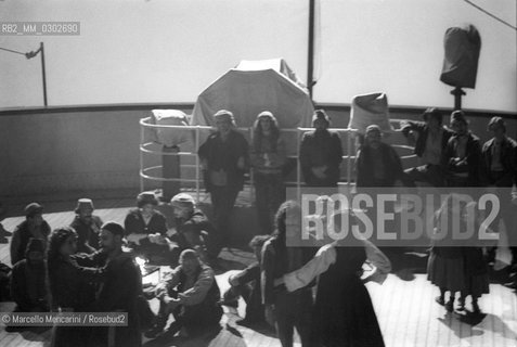 On the set of the movie E la nave va (And the Ship Sails On) by Federico Fellini, Cinecittà Studios, Rome 1983 / Sul set del film E la nave va di Federico Fellini, Studi cinematografici di Cinecittà, Roma 1983 - ©Marcello Mencarini/Rosebud2
