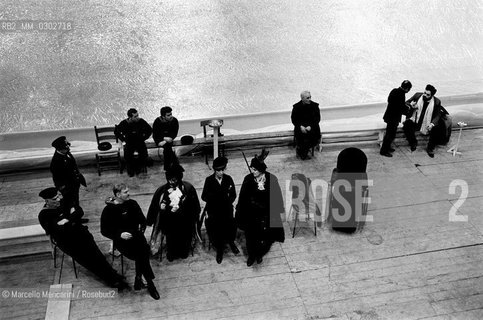 On the set of the movie E la nave va (And the Ship Sails On) by Federico Fellini. Rome, Cinecittà Studios, 1983 / Sul set del film E la nave va di Federico Fellini. Roma, Studi cinematografici di Cinecittà, 1983 - ©Marcello Mencarini/Rosebud2