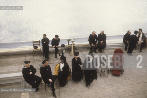 On the set of the movie E la nave va (And the Ship Sails On) by Federico Fellini, Cinecittà Studios, Rome 1983 / Sul set del film E la nave va di Federico Fellini, Studi cinematografici di Cinecittà, Roma 1983 - ©Marcello Mencarini/Rosebud2