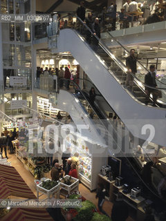 Milan, March 18, 2014. Opening of a branch of the Italian food mall chain Eataly, in the building where before the Smeraldo Theater was located / Milano, 18 marzo 2014. Apertura di una sede di Eataly, la catena di centri commerciali specializzati in cibi italiani, nelledificio che ospitava il Teatro Smeraldo - ©Marcello Mencarini/Rosebud2