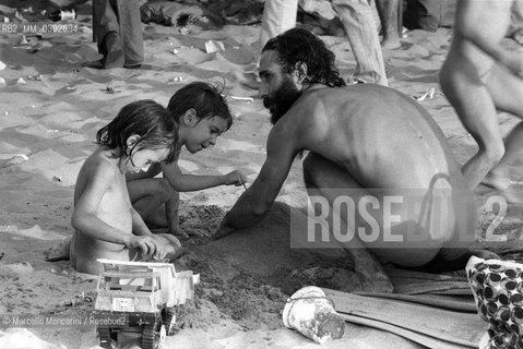 Castelporziano beach, Ostia (Rome), 1979. Nudists among the audience attending the First Festival of the Poets / Spiaggia di Castel Porziano, Ostia (Roma), 1979. Nudisti tra il pubblico che assiste al primo Festival dei poeti - ©Marcello Mencarini/Rosebud2