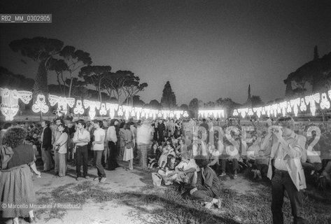 Piazza di Siena, Rome, 1980. Audience attending the Second festival of the Poets / Piazza di Siena, Roma, 1980. Pubblico che assiste al secondo Festival dei poeti - ©Marcello Mencarini/Rosebud2