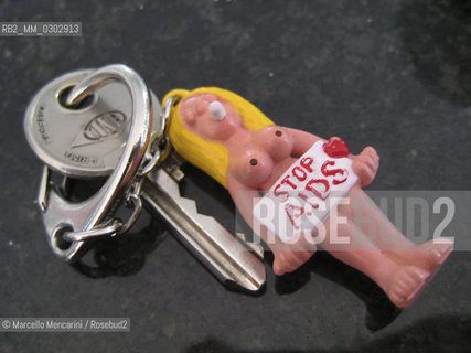 Keychain Stop AIDS / Portachiavi stop lAIDS - ©Marcello Mencarini/Rosebud2