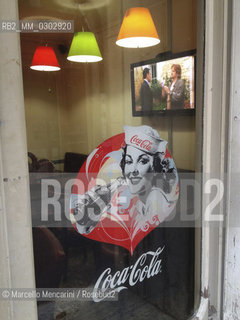 Arles, Francia, 2013. Shop window in Arles / Arles, Francia. Vetrina ad Arles - ©Marcello Mencarini/Rosebud2