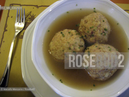 Broth Canederli, Trentino food made from grated raw and/or mashed potatoes or dried bread / Canederli in brodo, piatto trentino a base di pane - ©Marcello Mencarini/Rosebud2