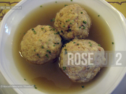 Broth Canederli, Trentino food made from grated raw and/or mashed potatoes or dried bread / Canederli in brodo, piatto trentino a base di pane - ©Marcello Mencarini/Rosebud2