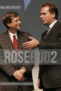 Milan, November 18, 2004. Chairman and Chief Software Architect for Microsoft Bill Gates with Italian TV journalist Alessandro Cecchi Paone at Futurshow IT fait / Milano, 18 novenbre 2004. Il presidente di Microsoft Bill Gates e il giornalista televisivo Alessandro Cecchi Paone - ©Marcello Mencarini/Rosebud2