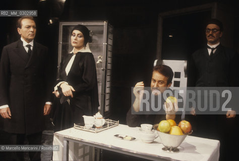 Rome, 1986. Actors Osvaldo Ruggieri, Erica Blanc, Alberto Lionello, Pier Senarica on stage in Il gioco delle parti (The rules of the game), a play by Luigi Pirandello / Roma, 1986. Gli attori Osvaldo Ruggieri, Erica Blanc, Alberto Lionello, Pier Senarica mentre recitano Il gioco delle parti di Luigi Pirandello - ©Marcello Mencarini/Rosebud2