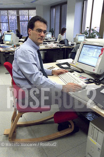 Milan, December 2000. Sergio Luciano, editor in chief of online newspaper Il Nuovo, in his office / Milano, dicembre 2000. Sergio Luciano, direttore del giornale online Il Nuovo, nel suo ufficio - ©Marcello Mencarini/Rosebud2