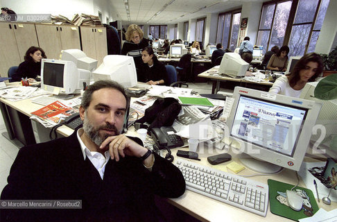 Milan, December 2000. Pier Luigi Vercesi, assistant director of online newspaper Il Nuovo, in his office / Milano, dicembre 2000. Pier Luigi Vercesi, vice direttore del giornale online Il Nuovo, nel suo ufficio - ©Marcello Mencarini/Rosebud2