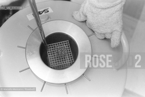 A procedure of artificial insemination in the clinic of Prof. Vincenzo Traina in Bari (about 1980) / Un intervento di inseminazione artificiale nella clinica del Prof. Vincenzo Traina a Bari (1980 circa) - ©Marcello Mencarini/Rosebud2