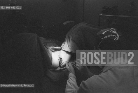 A procedure of artificial insemination in the clinic of Prof. Vincenzo Traina in Bari (about 1980) / Un intervento di inseminazione artificiale nella clinica del Prof. Vincenzo Traina a Bari (1980 circa) - ©Marcello Mencarini/Rosebud2
