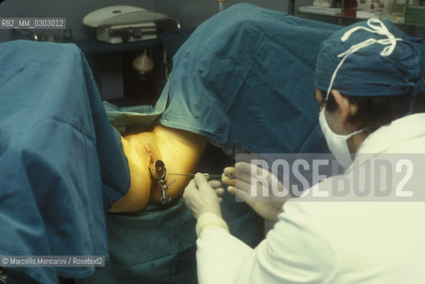 A procedure of artificial insemination in the clinic of Prof. Vincenzo Traina in Bari (about 1980) / Un intervento di inseminazione artificiale nella clinica del Prof. Vincenzo Traina a Bari (1980 circa) - ©Marcello Mencarini/Rosebud2