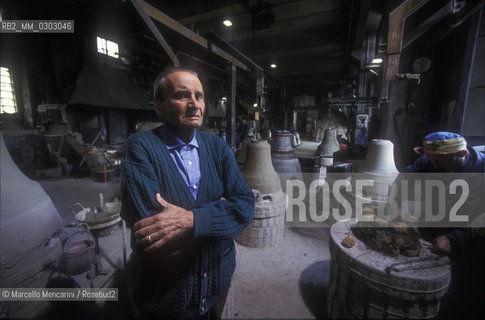 Agnone, Italy, 1999. Pasquale Marinelli, owner of Marinelli Pontifical Bell Foundry / Agnone (Isernia), 1999. Pasquale Marinelli, proprietario della Pontificia Fonderia Marinelli - ©Marcello Mencarini/Rosebud2