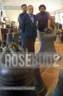 Agnone, Italy, 1999. Pasquale Marinelli, owner of Marinelli Pontifical Bell Foundry, and his nephews Armando and Pasquale jr. in the Museum of the Bell next to the workshop / Agnone (Isernia), 1999. Pasquale Marinelli, proprietario della Pontificia Fonderia Marinelli, con i nipoti Armando e Pasquale jr. nel Museo della Campana attiguo allofficina- ©Marcello Mencarini/Rosebud2