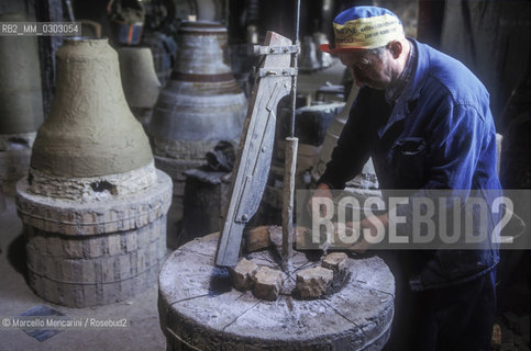 Agnone, Italy, 1999. Marinelli Pontifical Foundry / Agnone (Isernia), 1999. Pontificia Fonderia di campane Marinelli - ©Marcello Mencarini/Rosebud2