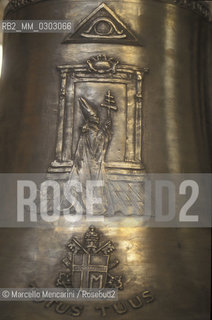 Agnone, Italy, 1999. Bell of the Jubilee 2000 prototype, made by Marinelli Pontifical Foundry / Agnone (Isernia), 1999.  Prototipo della Campana del Giubileo 2000, creata dalla Pontificia Fonderia di campane Marinelli - ©Marcello Mencarini/Rosebud2