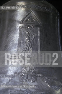 Agnone, Italy, 1999. Bell of the Jubilee 2000 prototype, made by Marinelli Pontifical Foundry / Agnone (Isernia), 1999.  Prototipo della Campana del Giubileo 2000, creata dalla Pontificia Fonderia di campane Marinelli - ©Marcello Mencarini/Rosebud2