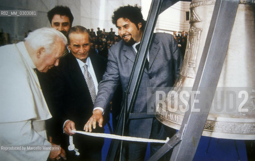 Agnone, Italy, April 29, 1999. Pasquale Marinelli, owner of Marinelli Pontifical Bell Foundry, and his nephews Armando and Pasquale jr., with Pope John Paul II blessing  the Young Peoples Bell for the UNiversity of Tor Vergata in Rome /  Agnone (Isernia), 29 aprile 1999. Pasquale Marinelli, proprietario della Pontificia Fonderia Marinelli e i suoi nipoti Armando e Pasquale jr.  con papa Giovanni Paolo II che benedice la campana della gioventù per lUniversità di Tor Vergata di Roma - Reproduced by Marcello Mencarini
/Rosebud2