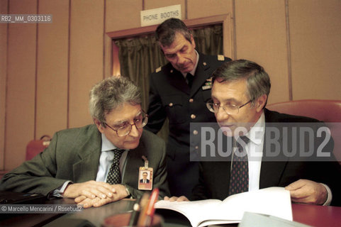 Rome, December 1999. Forte Braschi Decision-Making Center for Millennium Bug (Y2K): Augusto Leggio (Director of Committee for Year 2000), il generale Leonardo Tricarico (Consigliere militare della Presidenza del Consiglio dei ministri) and Franco Bassanini (Undersecretary by the President of the Council of Ministers) / Roma, dicembre 1999. Centro Decisionale (CDN) di Forte Braschi per il Millenium Bug (Y2K): Augusto Leggio (direttore del Comitato Anno 2000), il generale Leonardo Tricarico (Consigliere militare della Presidenza del Consiglio dei ministri) e Franco Bassanini (sottosegretario alla Presidenza del Consiglio) - ©Marcello Mencarini/Rosebud2