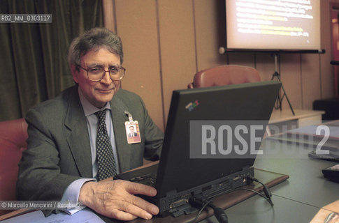 Rome, December 1999. Forte Braschi Decision-Making Center for Millennium Bug (Y2K): Augusto Leggio (Director of Committee for Year 2000) / Roma, dicembre 1999. Centro Decisionale (CDN) di Forte Braschi per il Millenium Bug (Y2K): Augusto Leggio (direttore del Comitato Anno 2000) - ©Marcello Mencarini/Rosebud2