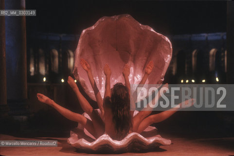 Momix Dance Company performing (1988) / Balletto della compagnia di danza Momix - ©Marcello Mencarini/Rosebud2