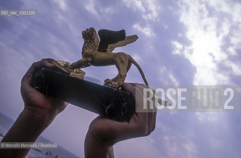 Venice Lido, Venice Film Festival.The Golden Lion Award given to the best movie in competition / Lido di Venezia, Mostra del Cinema di Venezia. Il premio Leone doro assegnato al miglior film in concorso  - ©Marcello Mencarini/Rosebud2